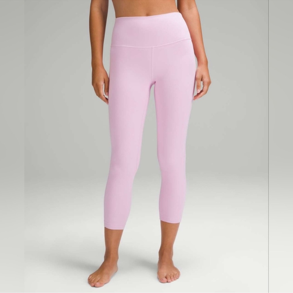 16c-NWT Lululemon Align High-Rise Crop 23"
Vitapink
Size 14